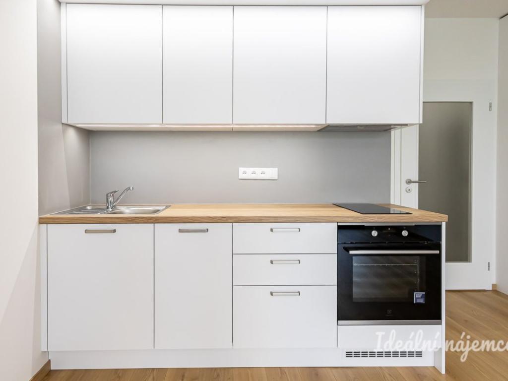 Pronájem bytu 1+kk 33 m2