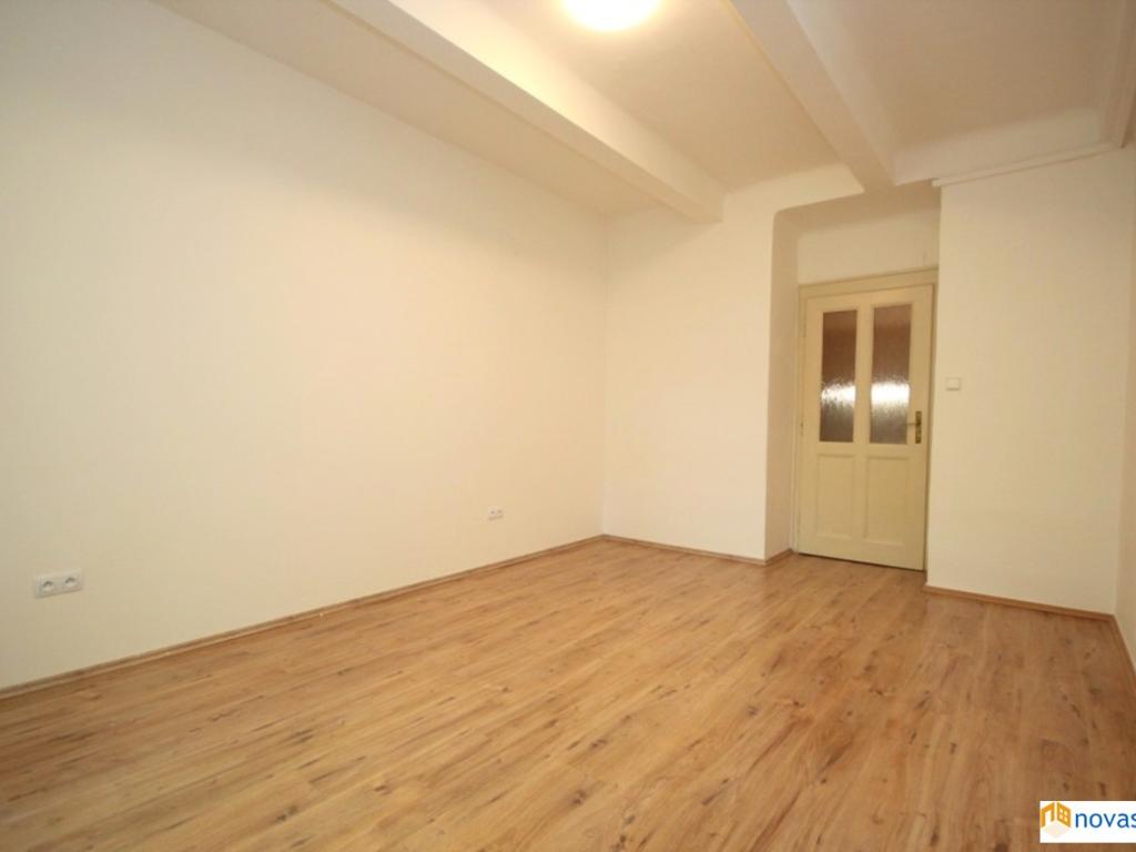 Pronájem bytu 2+1 47 m² – pohled 2