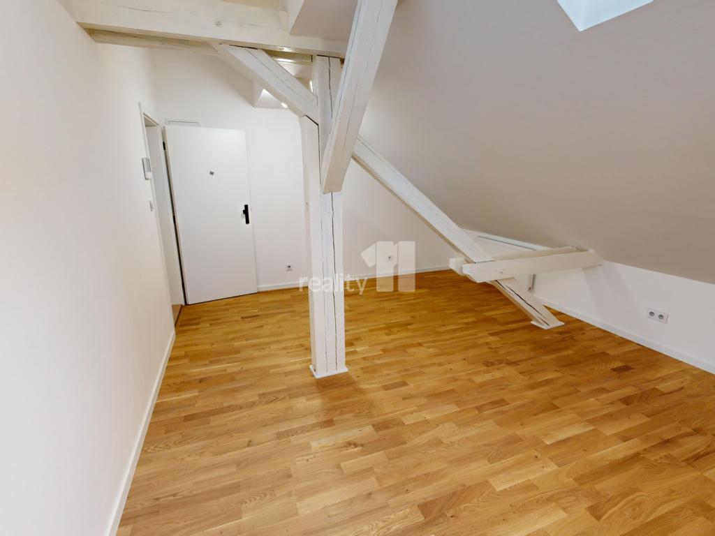 Pronájem bytu 2+kk 151 m2