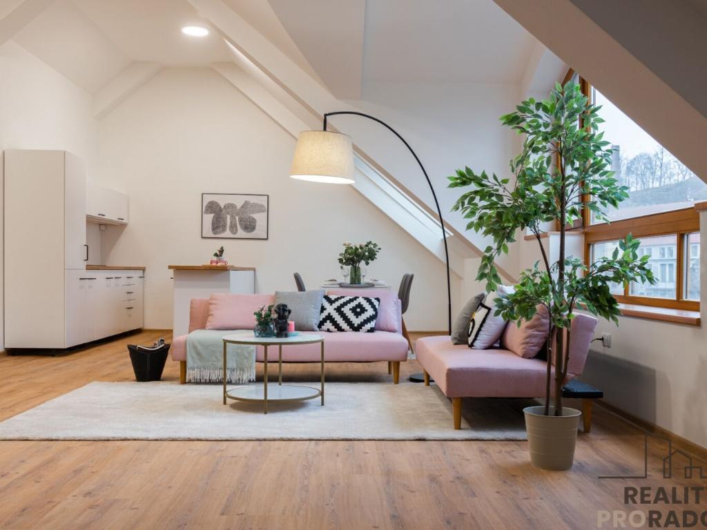 Pronájem bytu 2+kk 112 m2