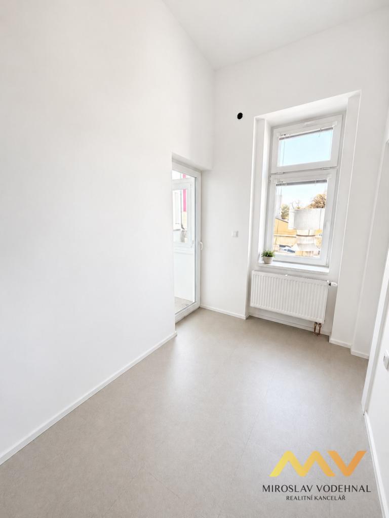 Pronájem bytu 3+1 129 m2, Hradec Králové – náhled fotky 25