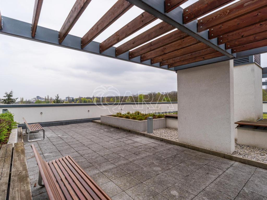 Pronájem bytu 1+kk 37 m2, Praha – náhled fotky 12