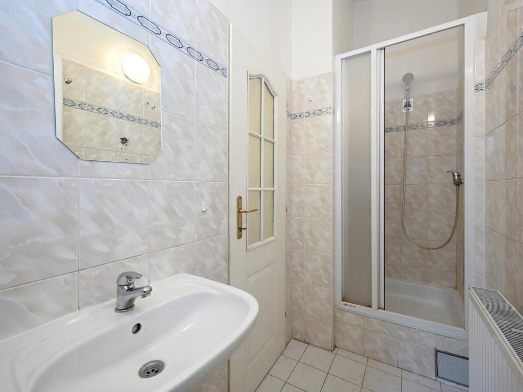 Pronájem bytu 2+kk 50 m2, Praha – náhled fotky 12