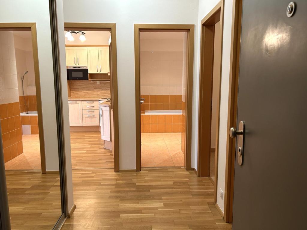 Pronájem bytu 2+kk 68 m2, Praha – náhled fotky 19
