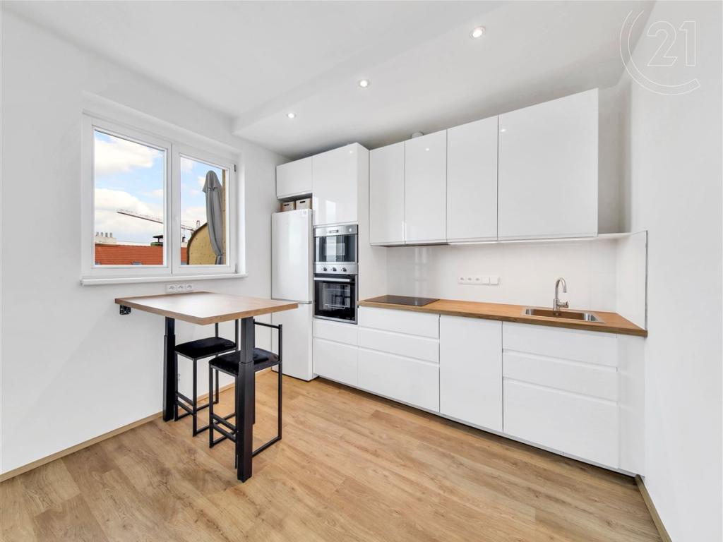 Pronájem bytu 1+kk 34 m2