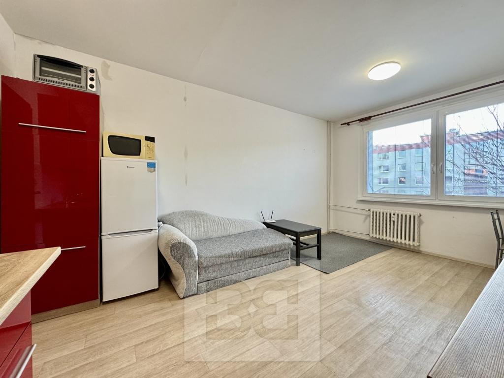 Pronájem bytu 2+kk 36 m² – pohled 2