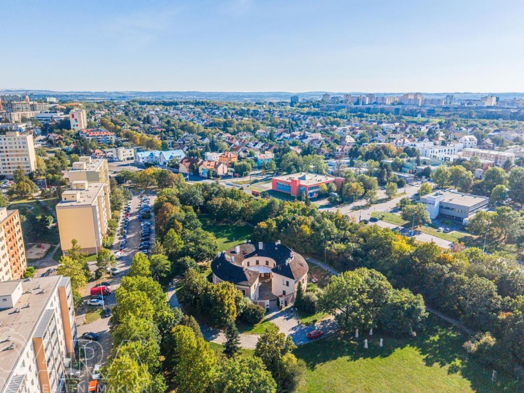 Prodej bytu 1+kk 30 m2, Praha – náhled fotky 21