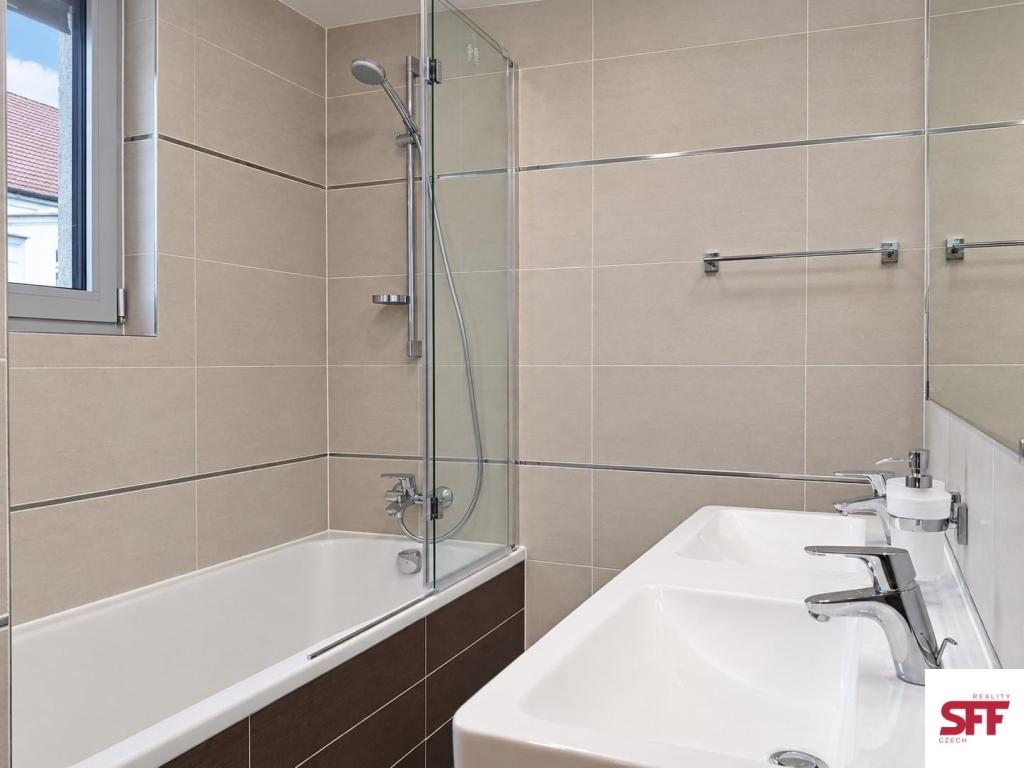 Pronájem bytu 3+kk 87 m2, Praha – náhled fotky 12