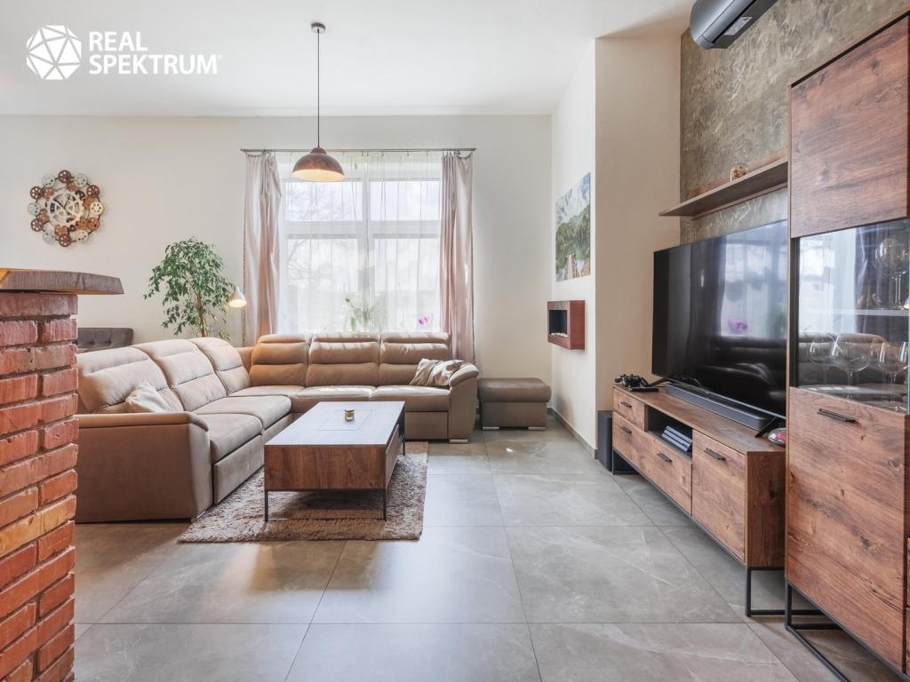Prodej bytu 2+kk 81 m² – pohled 2