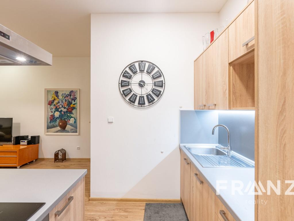 Pronájem bytu 3+kk 76 m² – pohled 6