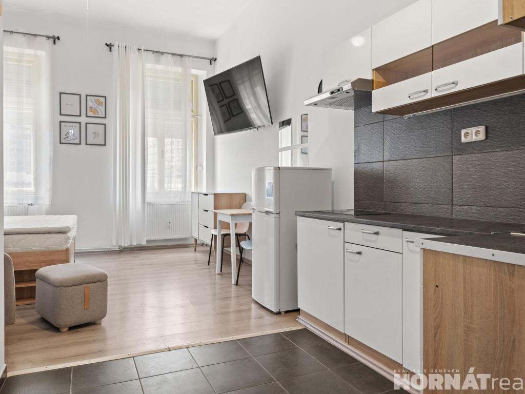 Pronájem bytu 1+kk 28 m2, Praha – náhled fotky 11