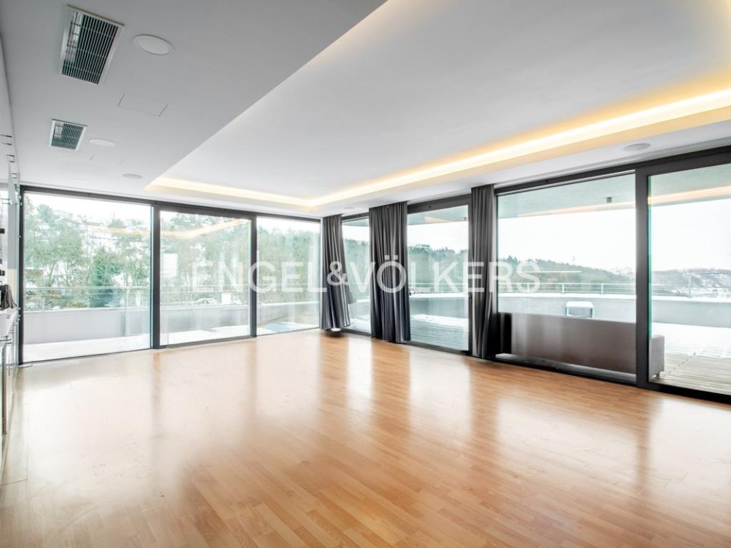 Pronájem bytu 6 a více 227 m2