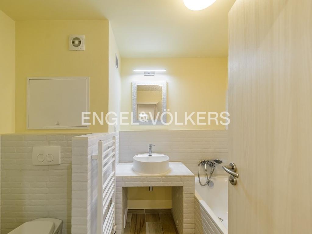 Pronájem bytu 3+kk 73 m2, Praha – náhled fotky 12