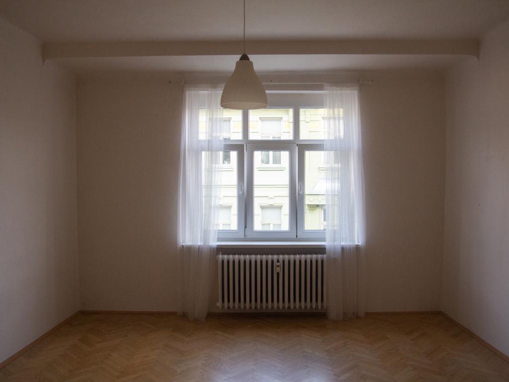 Spolubydleni bytu celý pokoj 70 m2