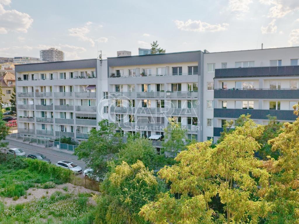 Prodej bytu 3+kk 75 m2, Praha – náhled fotky 32