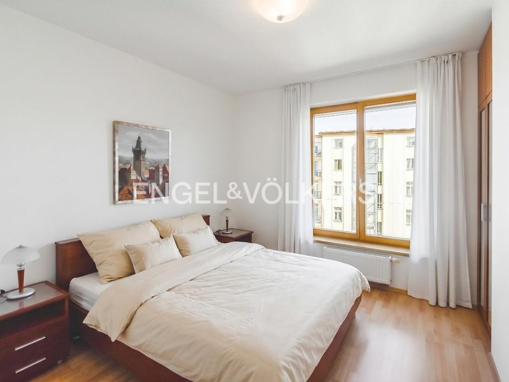 Pronájem bytu 2+kk 45 m2, Praha – náhled fotky 4