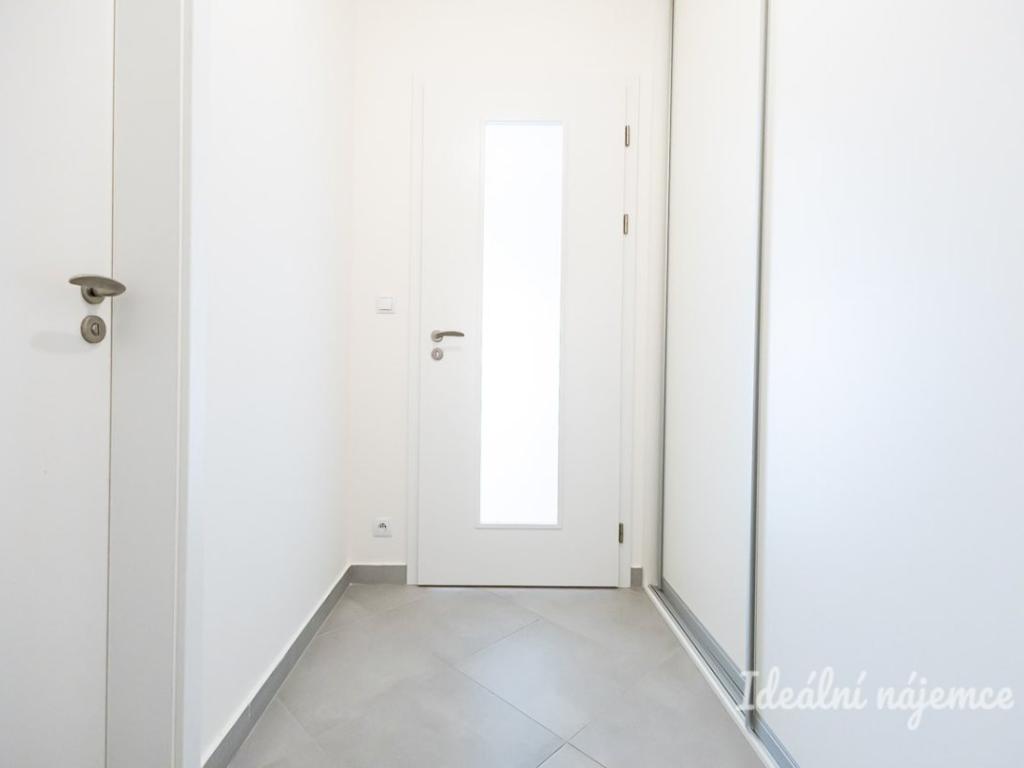 Pronájem bytu 1+kk 35 m2, Praha – náhled fotky 7