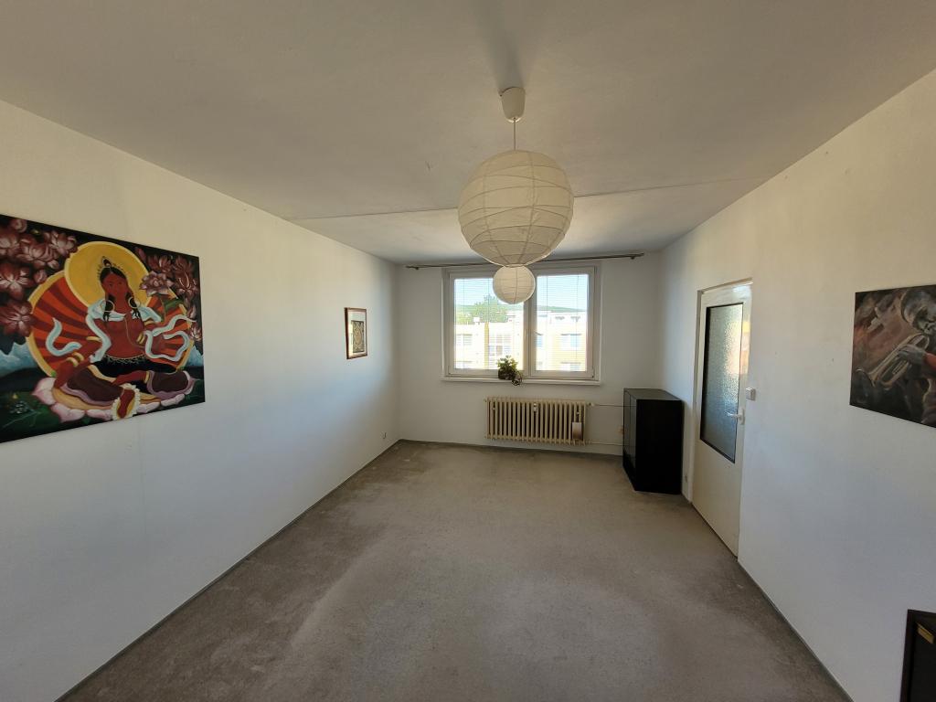 Pronajem bytu celý pokoj 60 m2