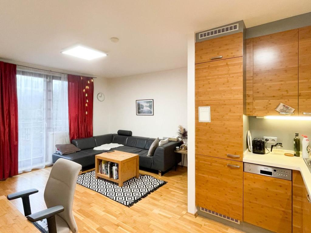 Pronájem bytu 2+kk 53 m2 Praha - Podolí - 23000 Kč | UlovDomov.cz