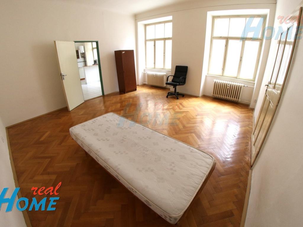 Pronajem bytu 2+1 140 m2