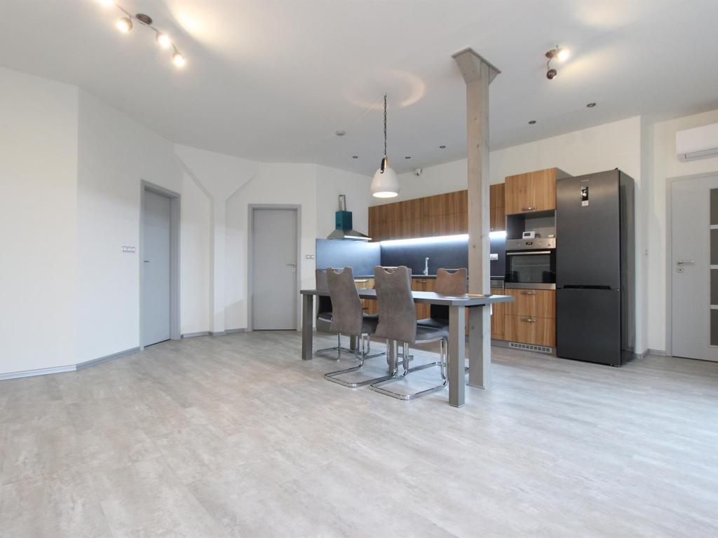 Pronájem bytu 4+kk 112 m² – pohled 6