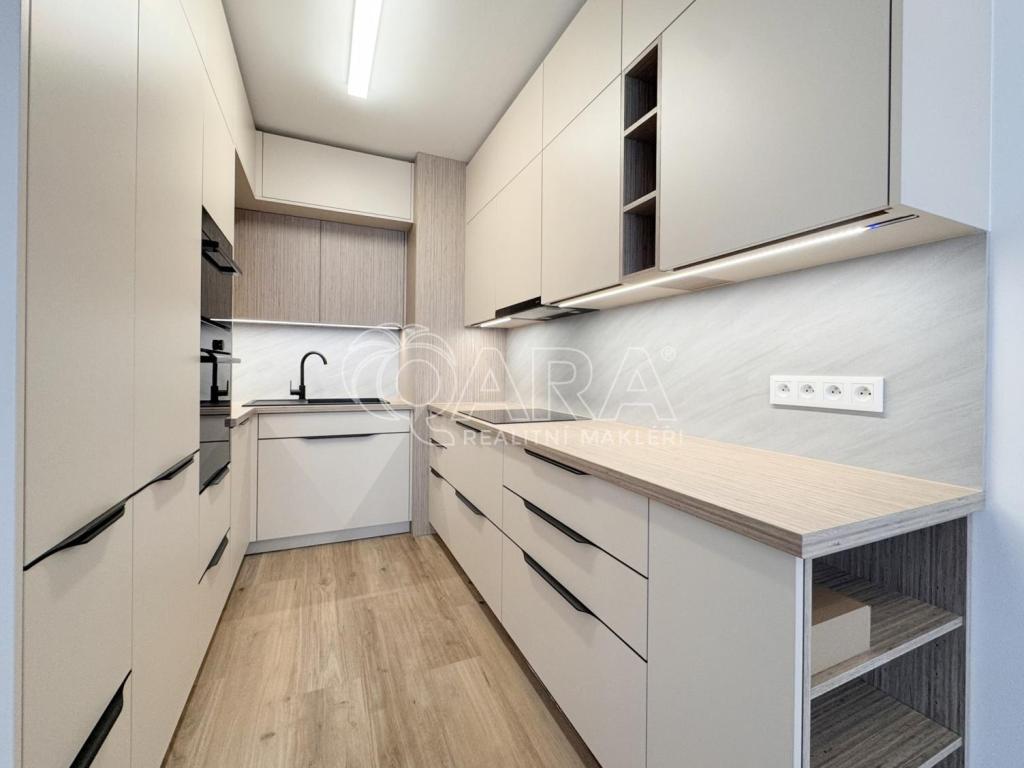 Pronájem bytu 2+kk 53 m2, Praha – náhled fotky 2