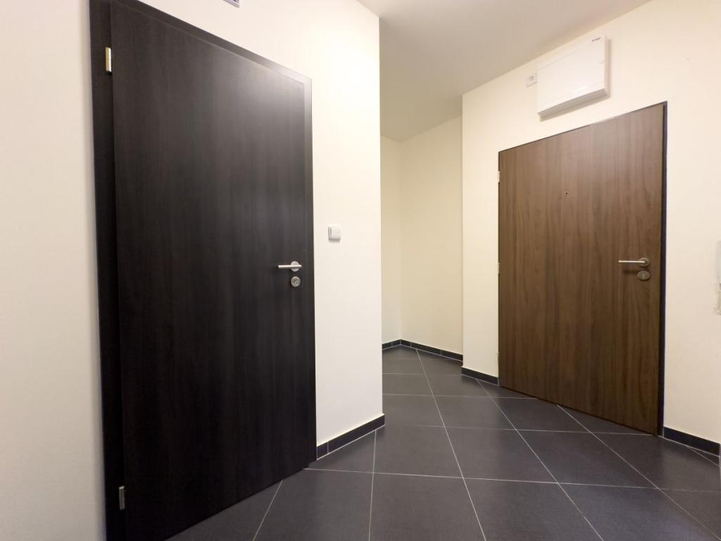 Pronájem bytu 2+kk 54 m2, Praha – náhled fotky 9