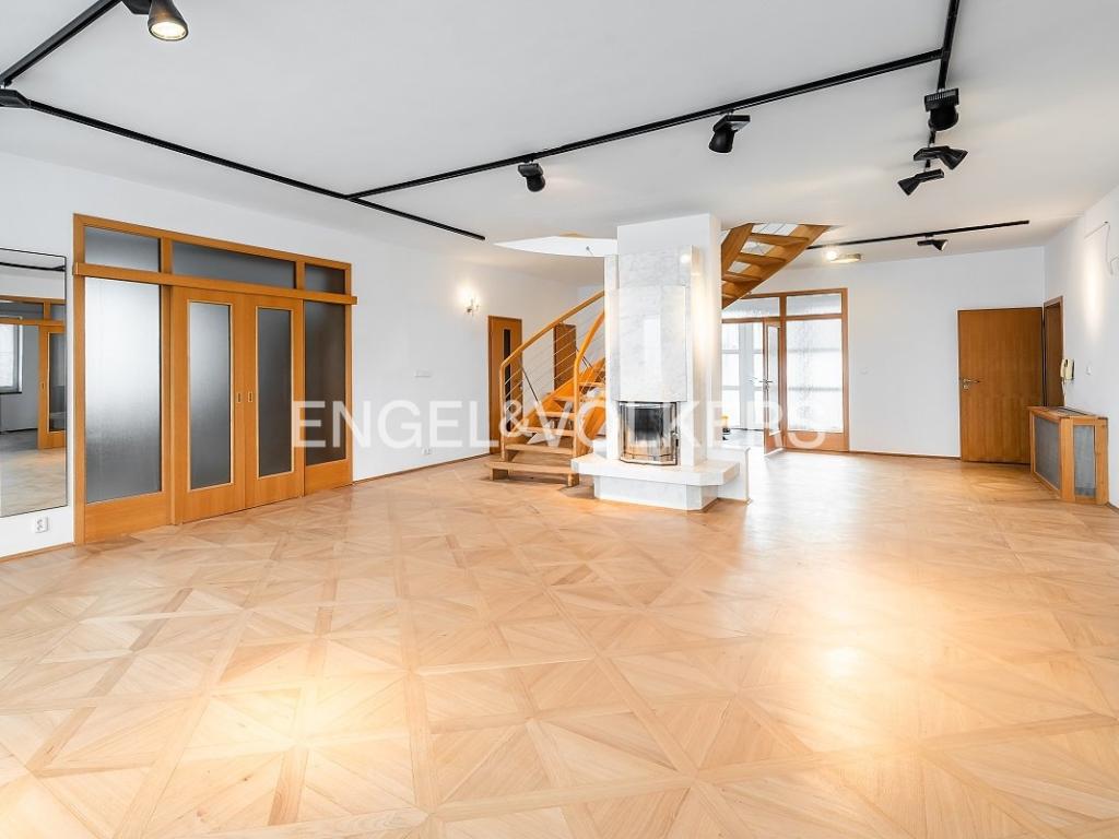 Pronájem domu 801 m2