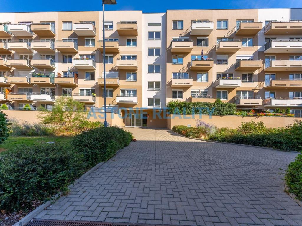 Prodej bytu 1+kk 36 m2, Praha – náhled fotky 25