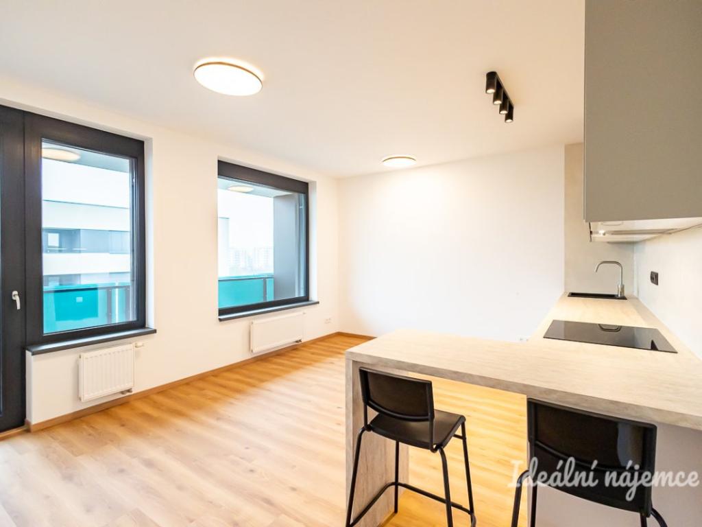 1-room apartment for rent · 32 m² · Praha — 825 €/mo
