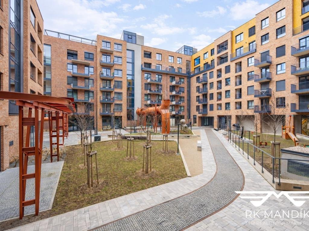 Pronájem bytu 1+kk 28 m2, Praha – náhled fotky 17
