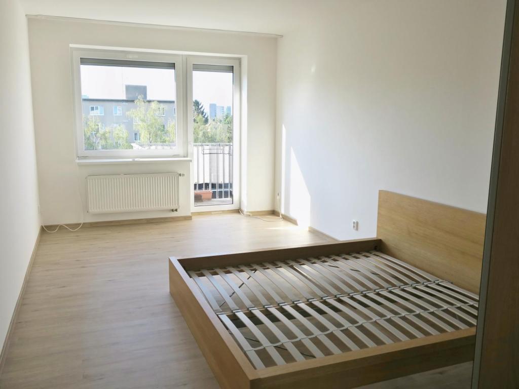 Pronájem bytu 2+kk 600 m2