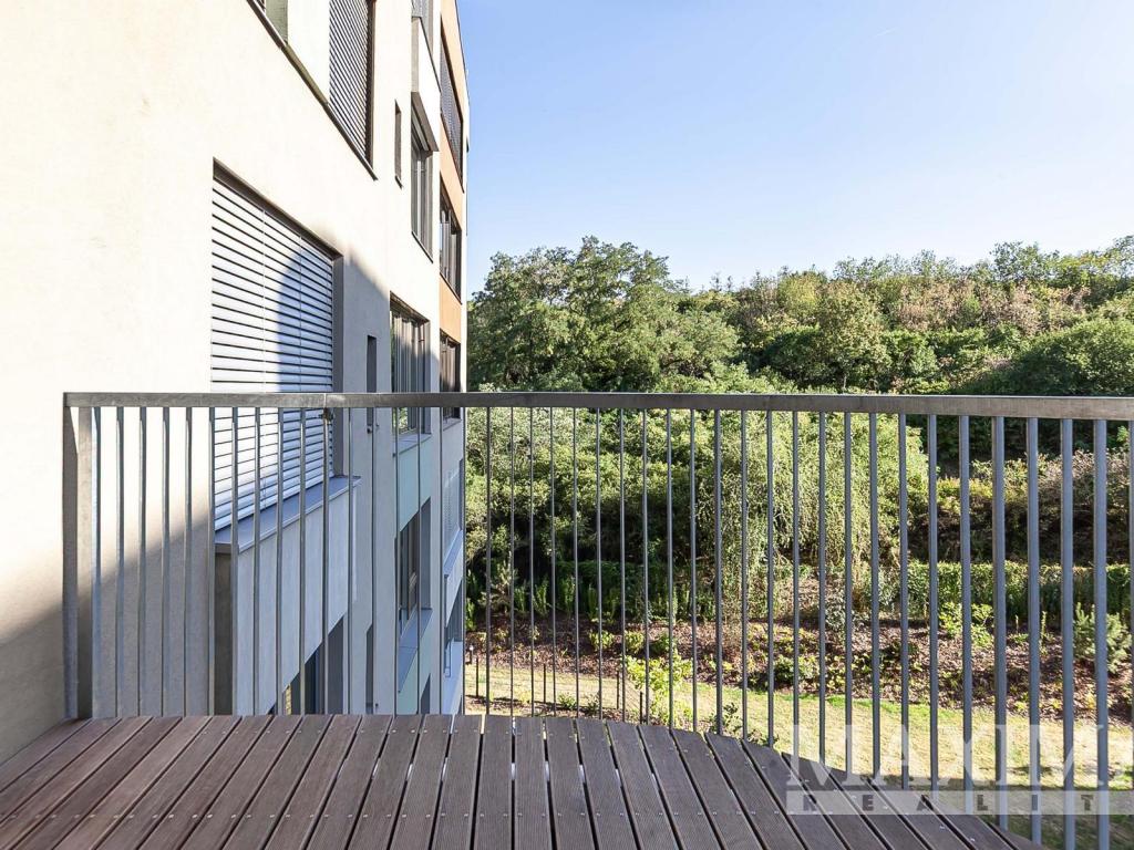 Prodej bytu 1+kk 37 m2, Praha – náhled fotky 2