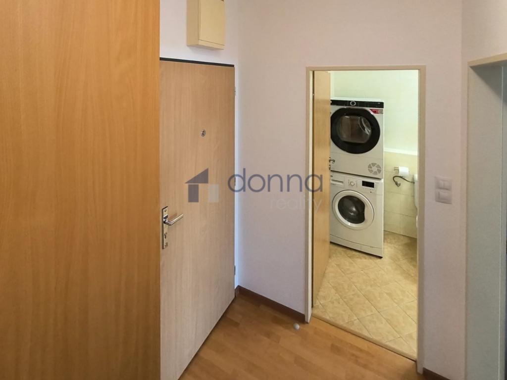 Prodej bytu 1+kk 36 m2, Praha – náhled fotky 8