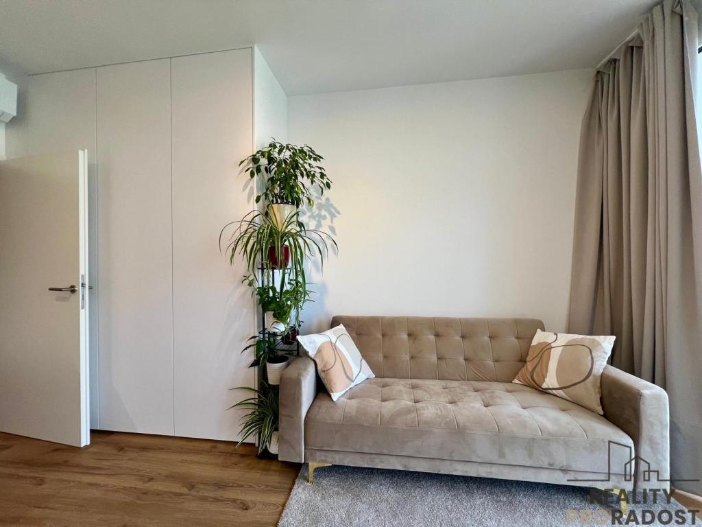 Pronájem bytu 1+kk 42 m2