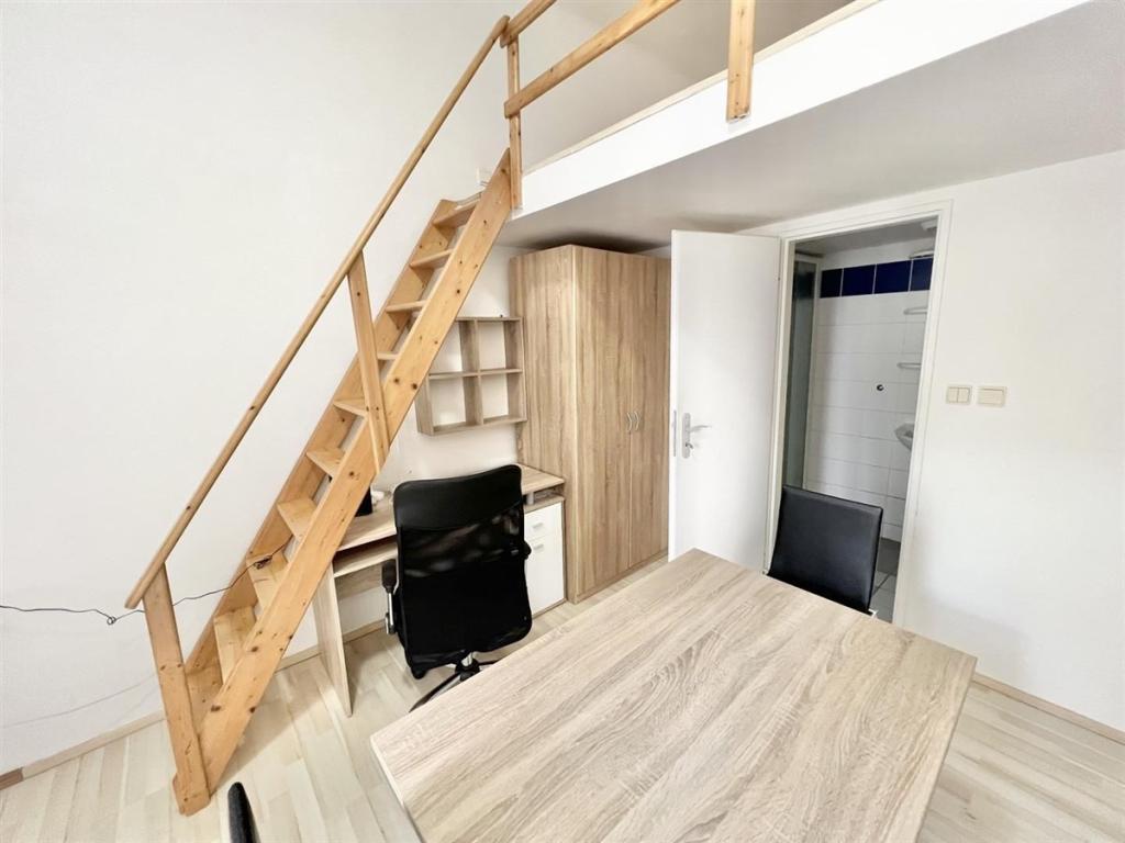 Pronájem bytu 1+kk 20 m² – pohled 2