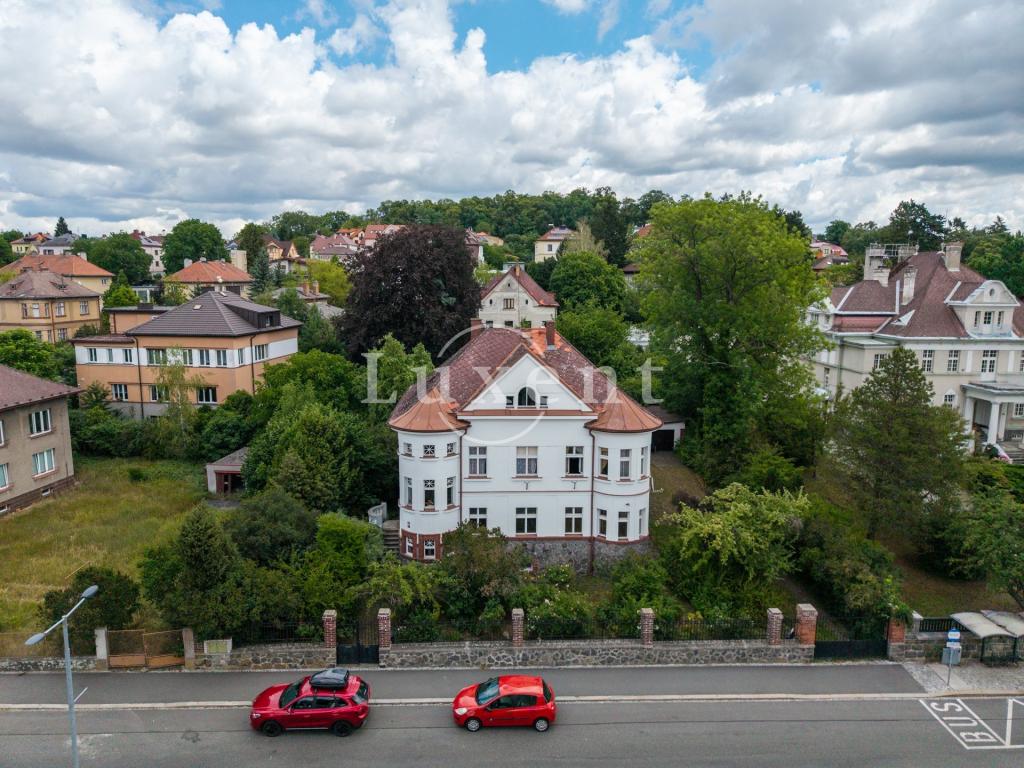 Dom, 256 m², działka 1475 m²