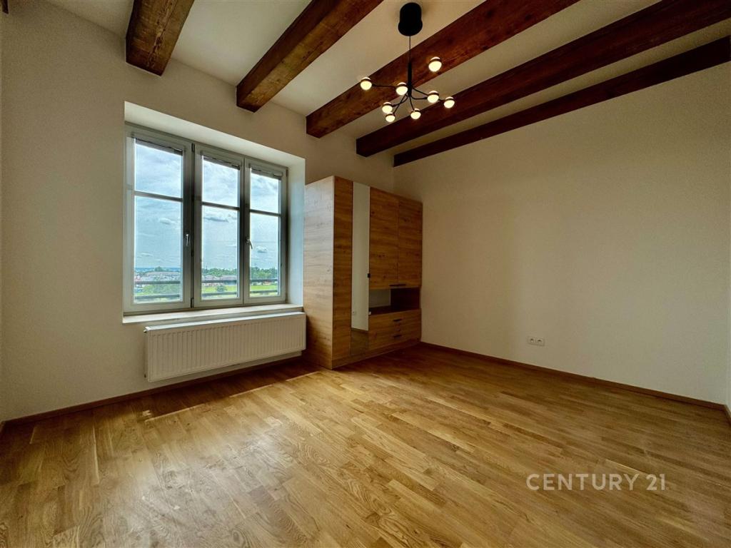 Pronájem bytu 3+kk 72 m2