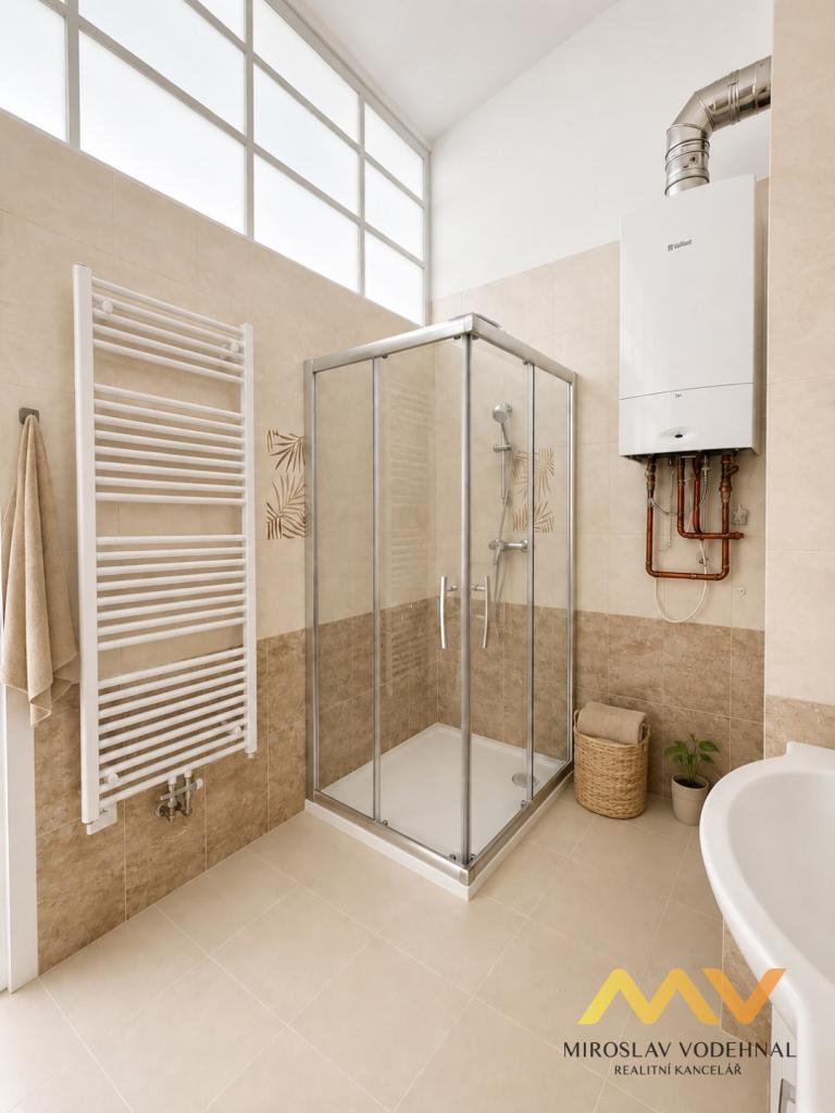 Pronájem bytu 3+1 129 m2, Hradec Králové – náhled fotky 26