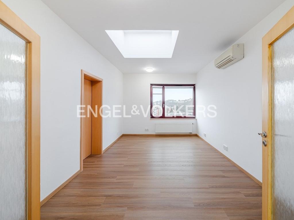 Pronájem bytu 4+1 80 m2, Praha – náhled fotky 8
