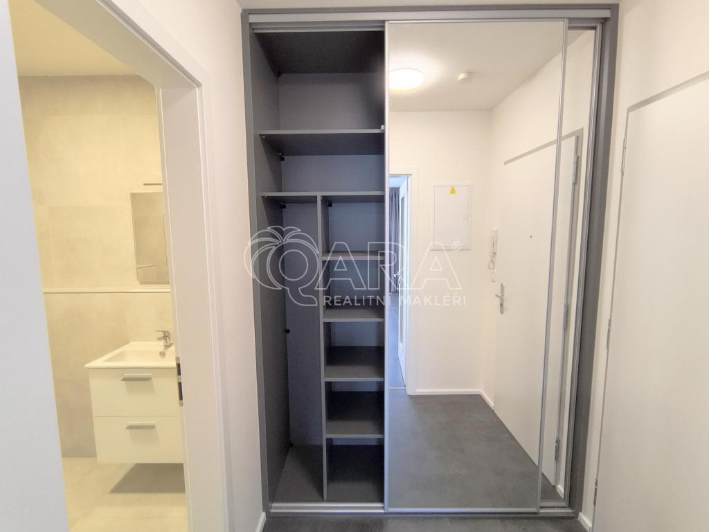 Prodej bytu 1+kk 32 m2, Praha – náhled fotky 8