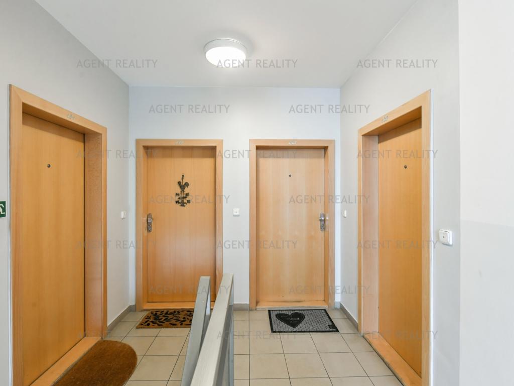 Pronájem bytu 2+kk 51 m2, Praha – náhled fotky 17