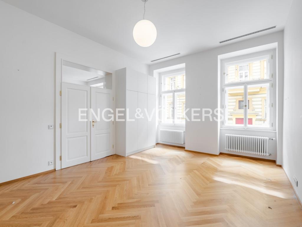 Pronájem bytu 2+kk 77 m2, Praha – náhled fotky 4