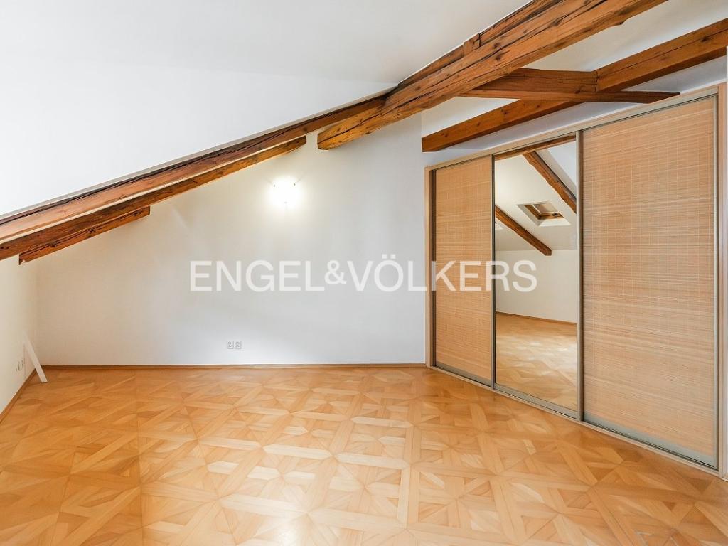 Pronájem bytu 4+kk 221 m2, Praha – náhled fotky 9