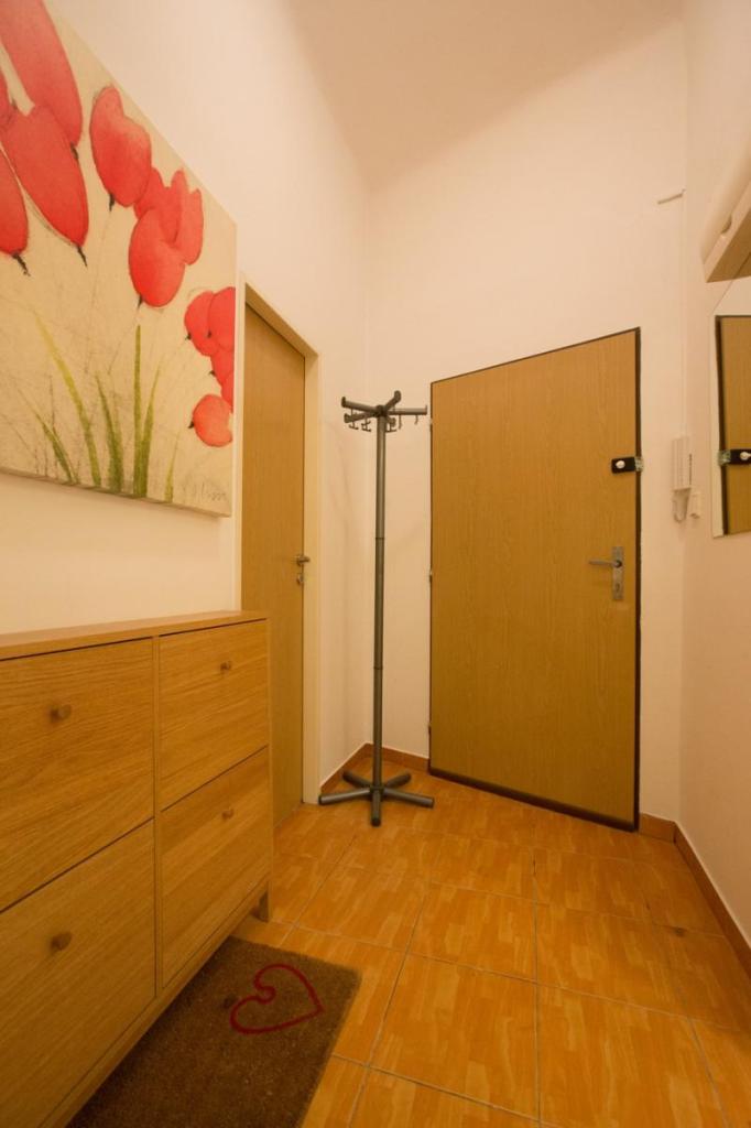 Pronájem bytu 2+kk 50 m2, Praha – náhled fotky 11