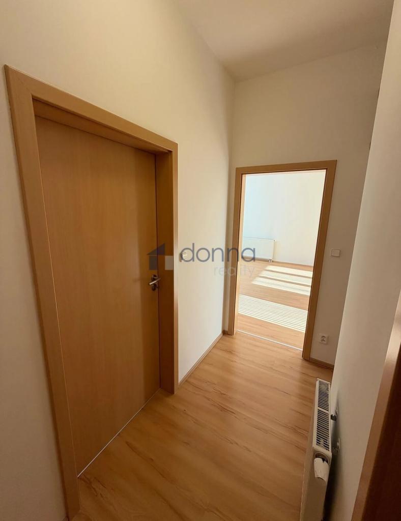 Pronájem bytu 2+kk 55 m2, Praha – náhled fotky 12