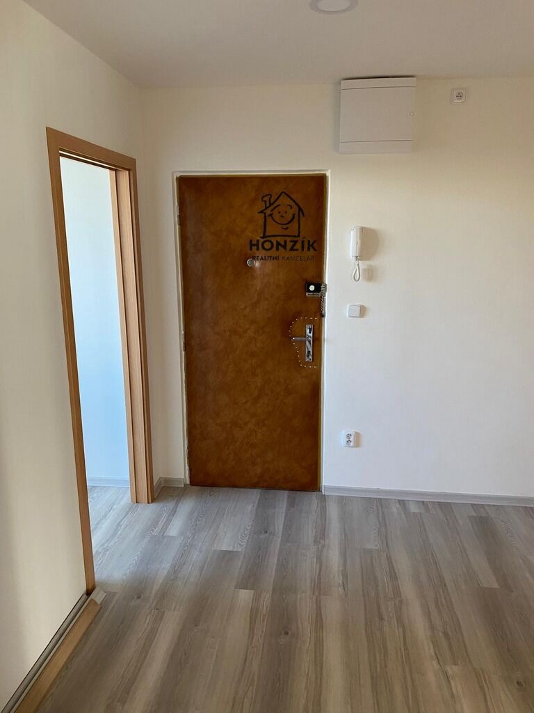 Pronájem bytu 3+kk 61 m2, Praha – náhled fotky 16