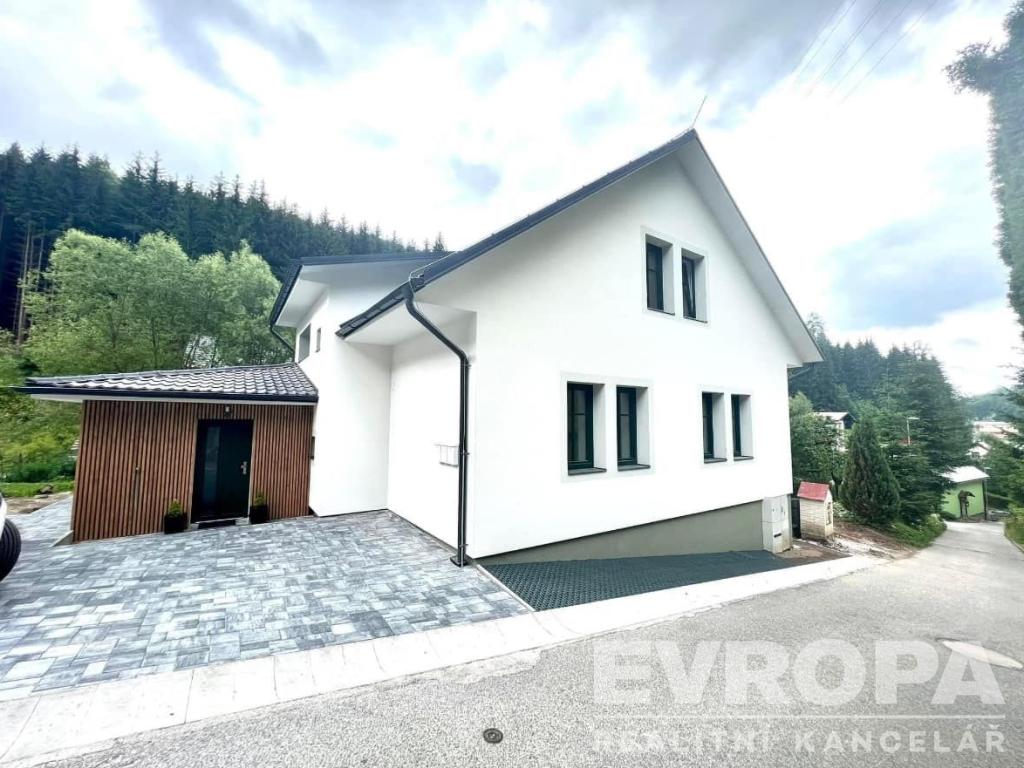Pronájem bytu 1+1 38 m2