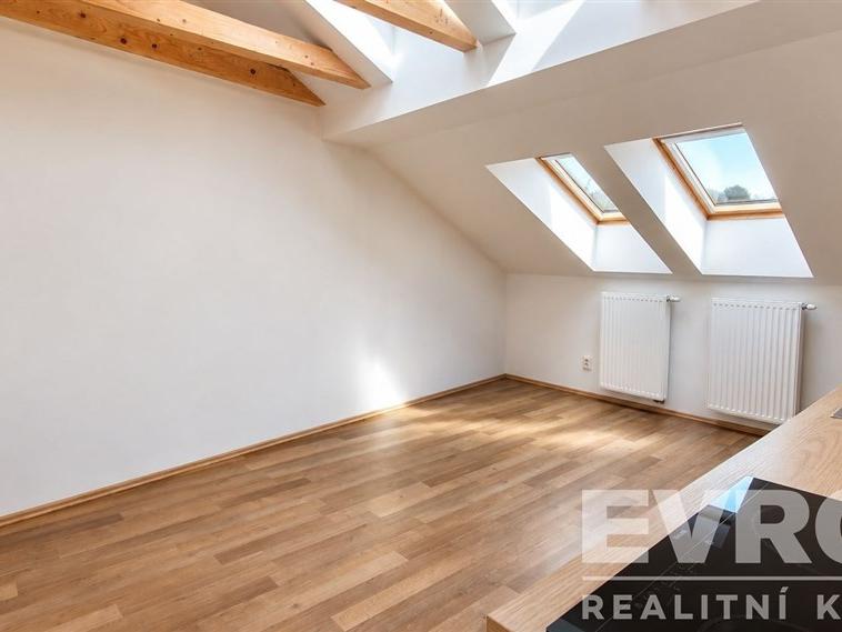 Pronájem bytu 2+kk 34 m2