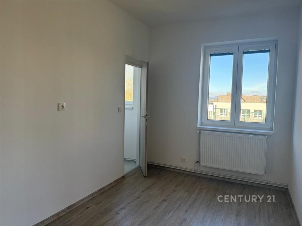 Pronájem bytu 3+1 77 m² - Widok 3